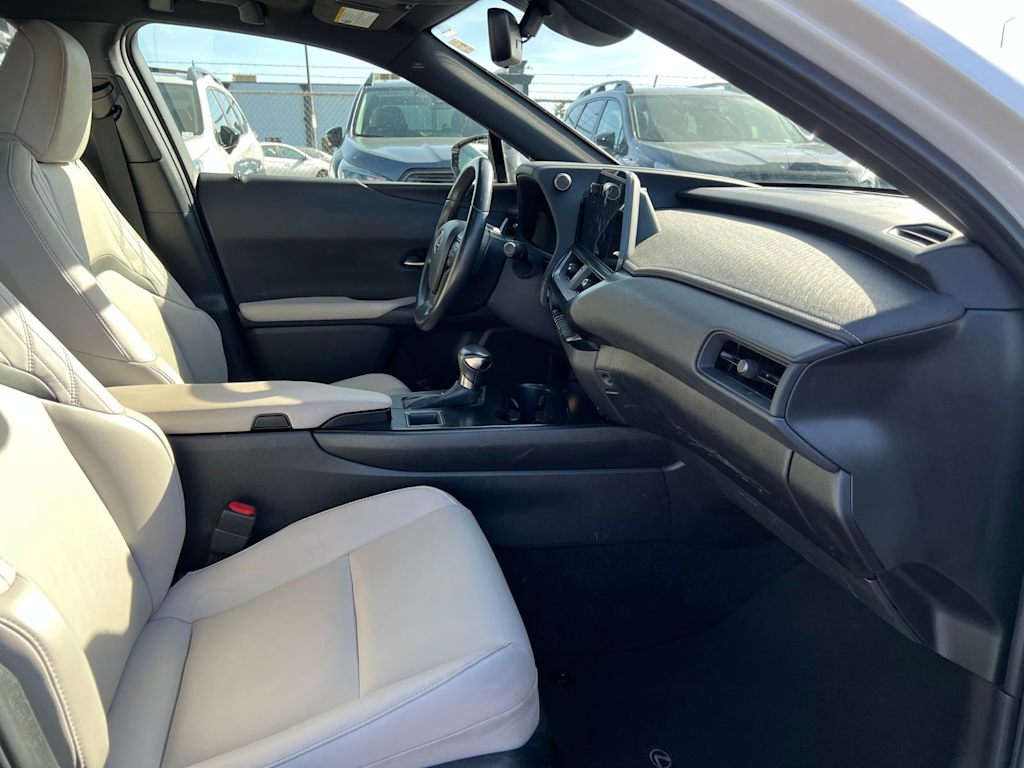 Thumbnail: 2023 Lexus UX - 11