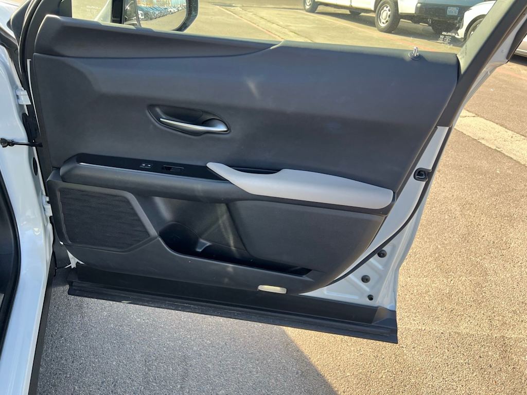 Thumbnail: 2023 Lexus UX - 32