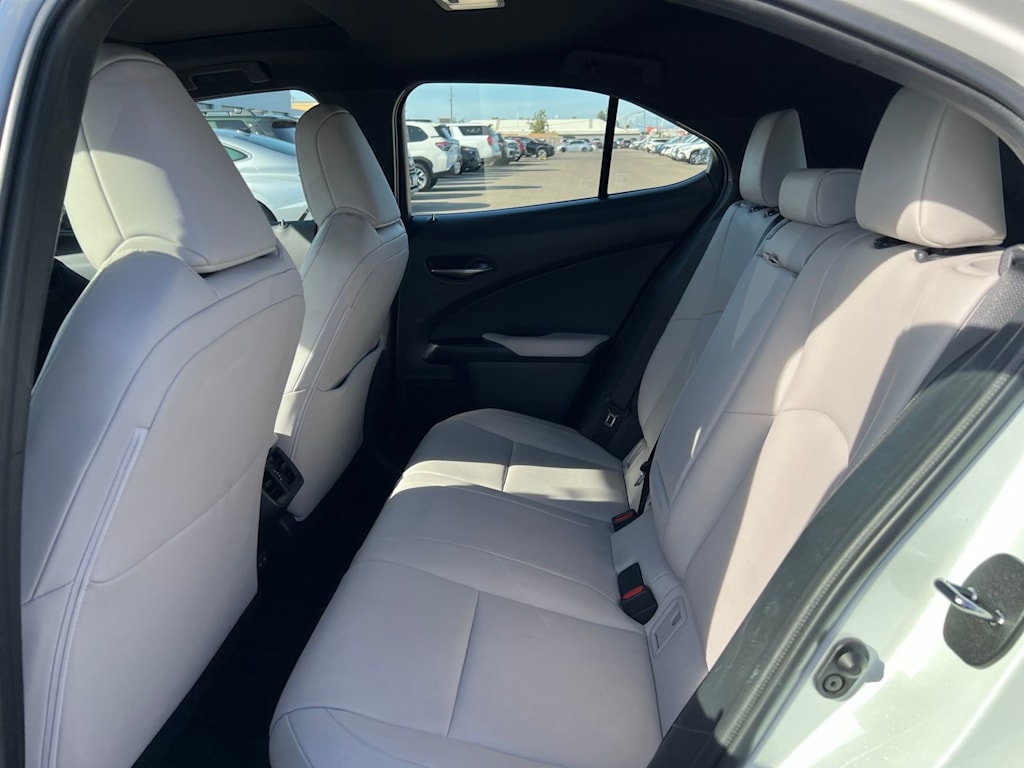 Thumbnail: 2023 Lexus UX - 25