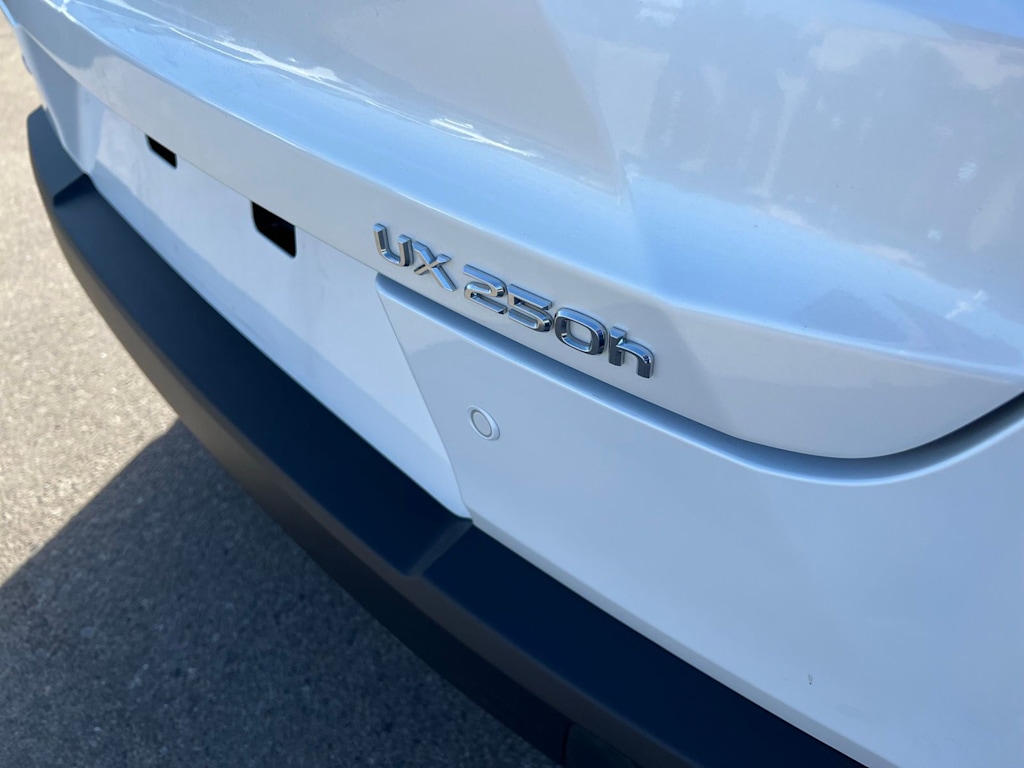 Thumbnail: 2023 Lexus UX - 19