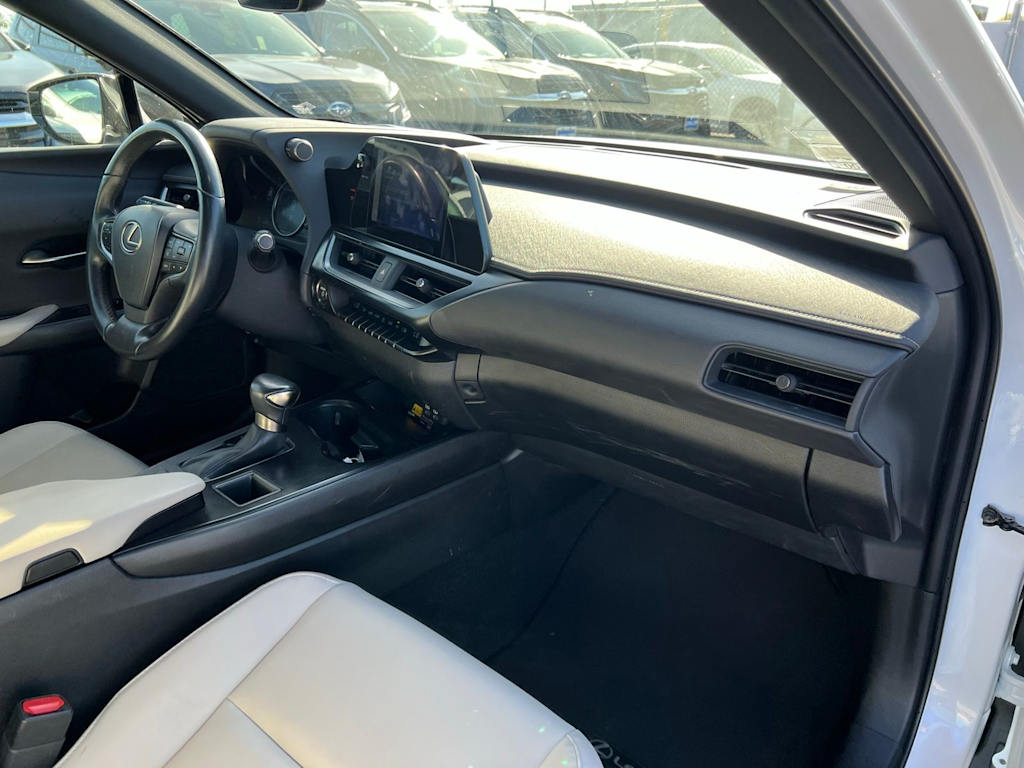 Thumbnail: 2023 Lexus UX - 9