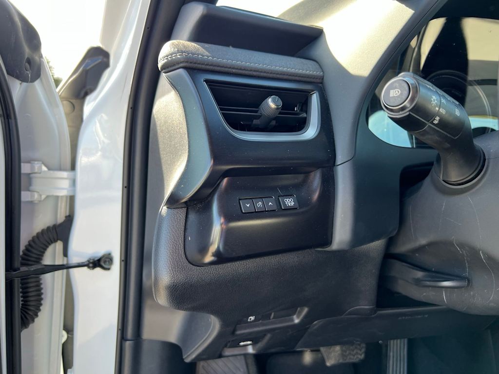 Thumbnail: 2023 Lexus UX - 33