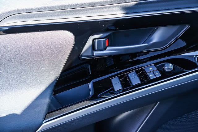 2025 Subaru Solterra Premium 24