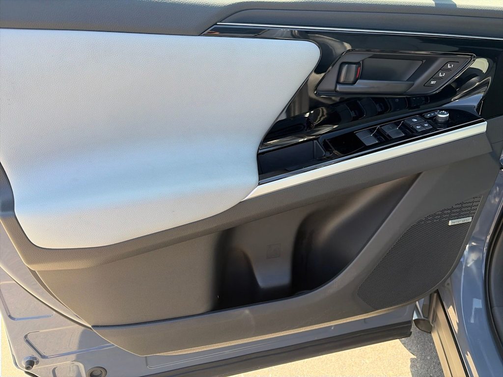 Thumbnail: 2024 Subaru Solterra - 35