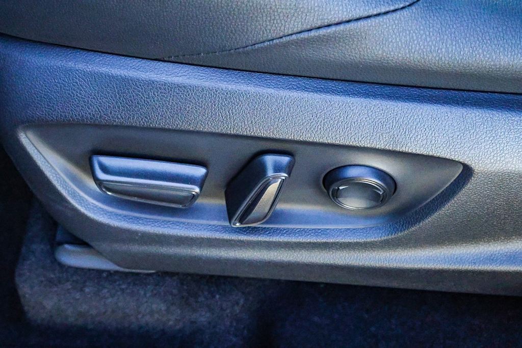 Thumbnail: 2025 Subaru Solterra - 22