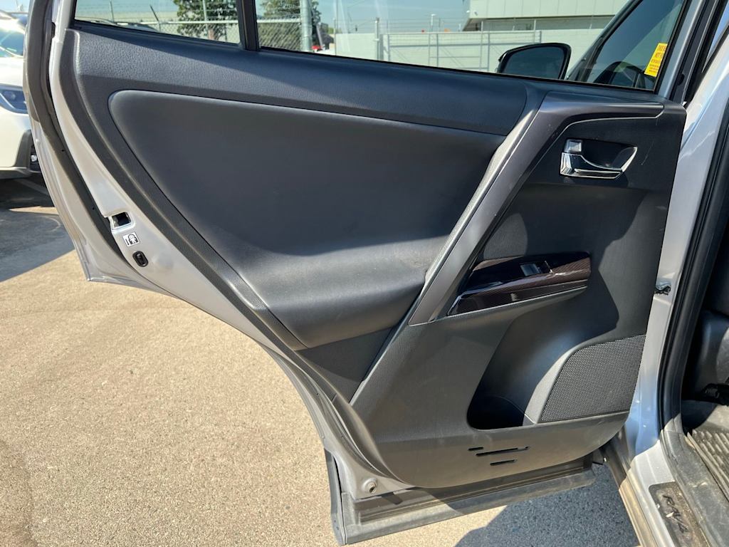 Thumbnail: 2017 Toyota RAV4 - 26