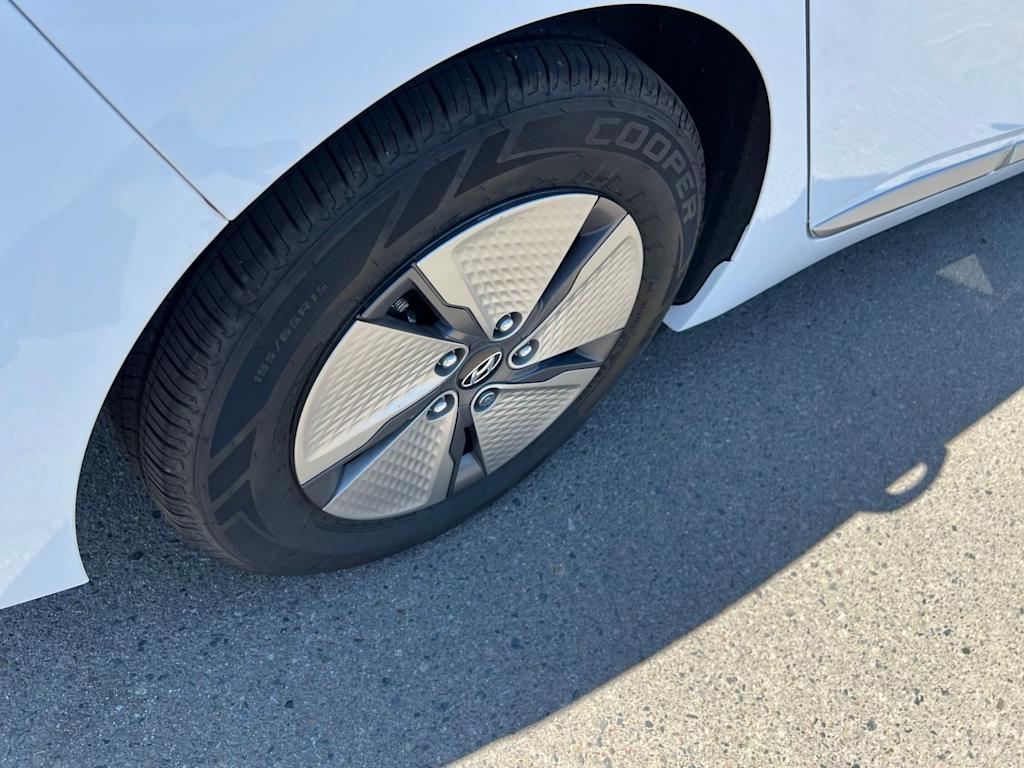 Thumbnail: 2022 Hyundai Ioniq - 28