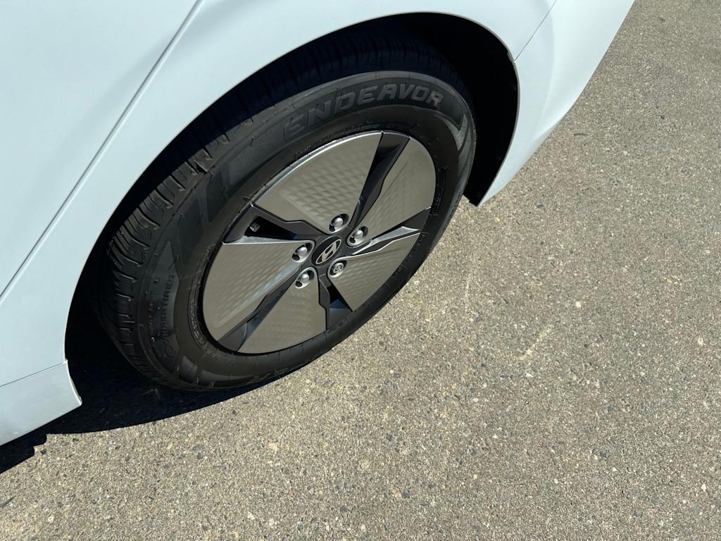 Thumbnail: 2022 Hyundai Ioniq - 25
