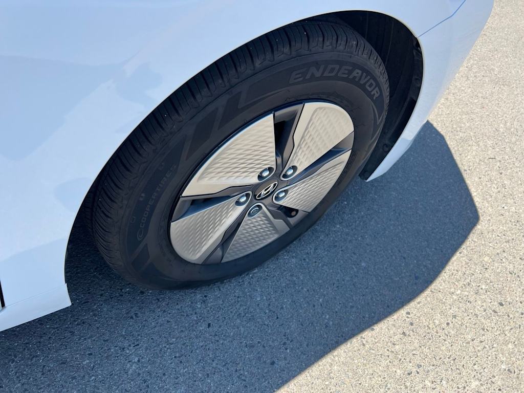 Thumbnail: 2022 Hyundai Ioniq - 32
