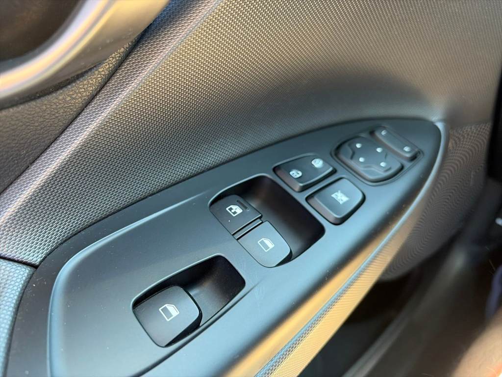Thumbnail: 2019 Hyundai Veloster - 34