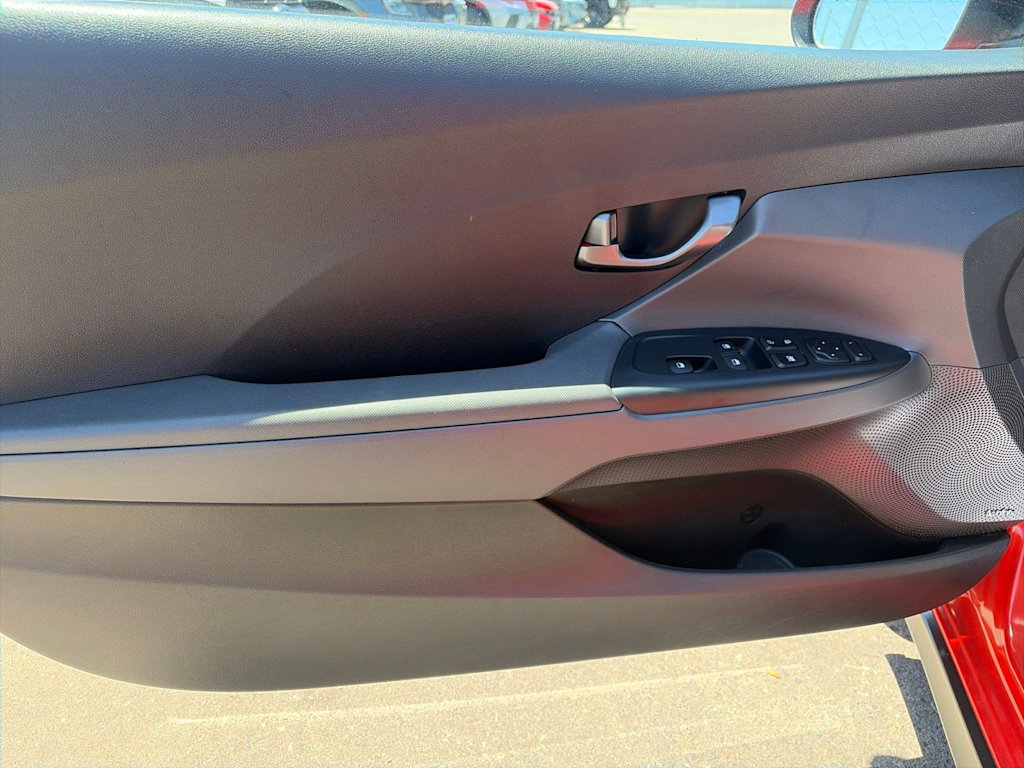 Thumbnail: 2019 Hyundai Veloster - 31
