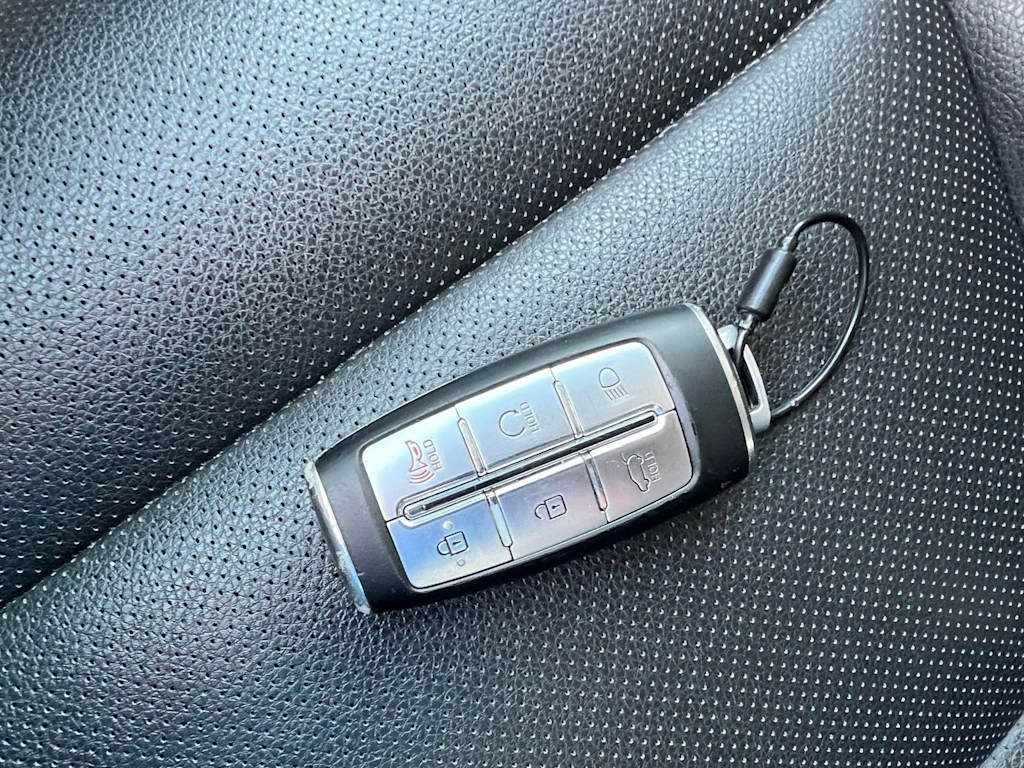 Thumbnail: 2025 Genesis GV70 - 17