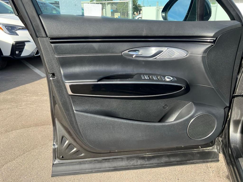 Thumbnail: 2025 Genesis GV70 - 24