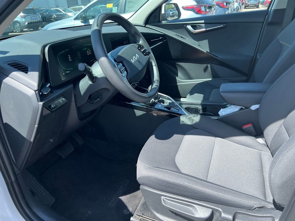 Thumbnail: 2025 Kia Niro - 7