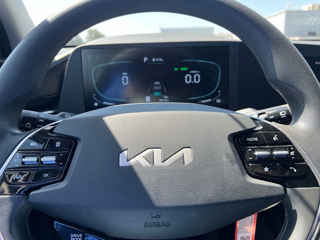 Thumbnail: 2025 Kia Niro - 32