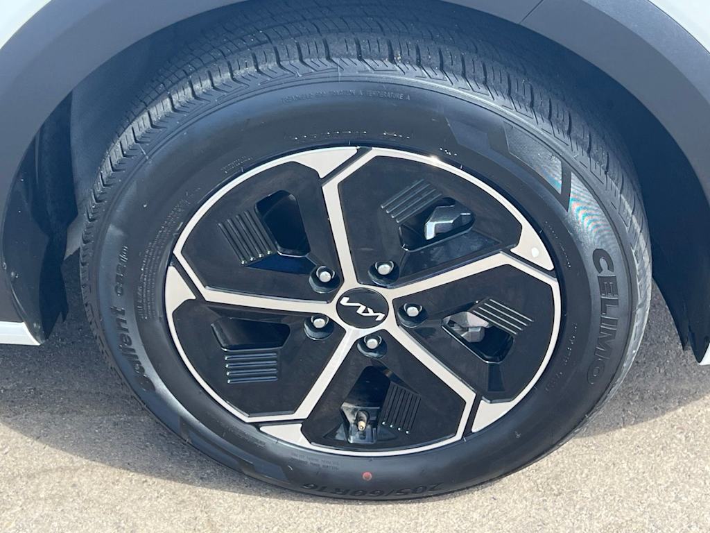 Thumbnail: 2025 Kia Niro - 22