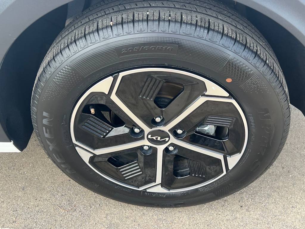 Thumbnail: 2025 Kia Niro - 30