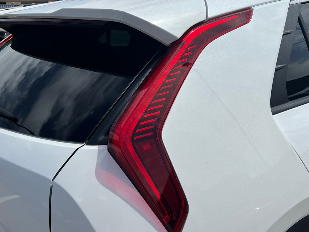 Thumbnail: 2025 Kia Niro - 25