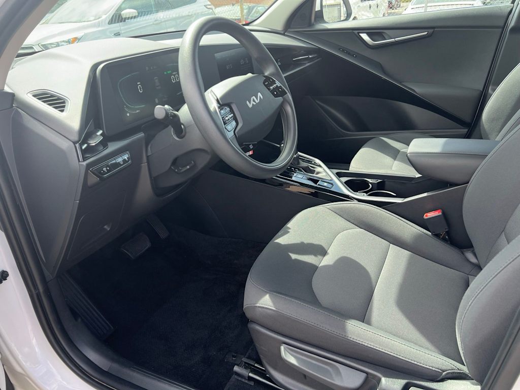 Thumbnail: 2025 Kia Niro - 8
