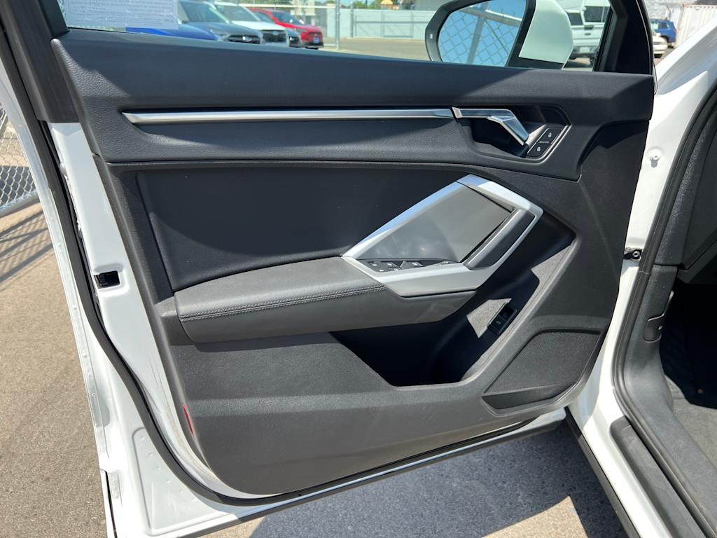 Thumbnail: 2019 Audi Q3 - 26
