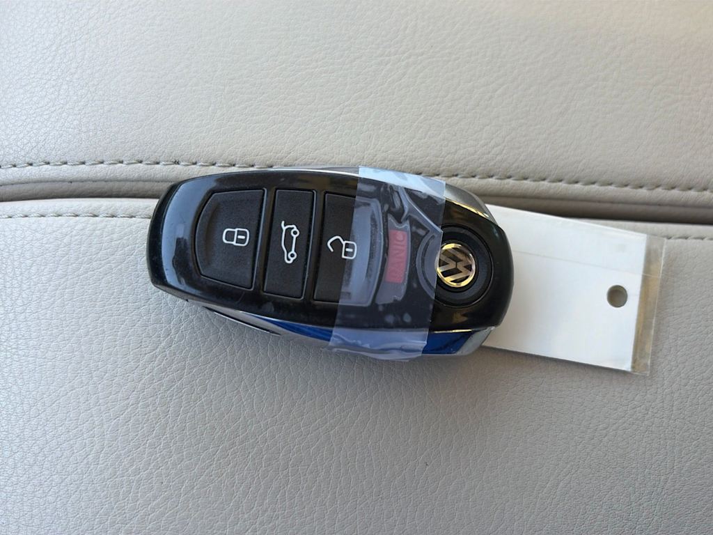 Thumbnail: 2016 Volkswagen Touareg - 13