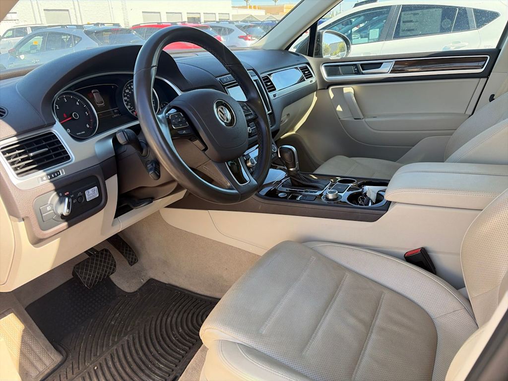 Thumbnail: 2016 Volkswagen Touareg - 7