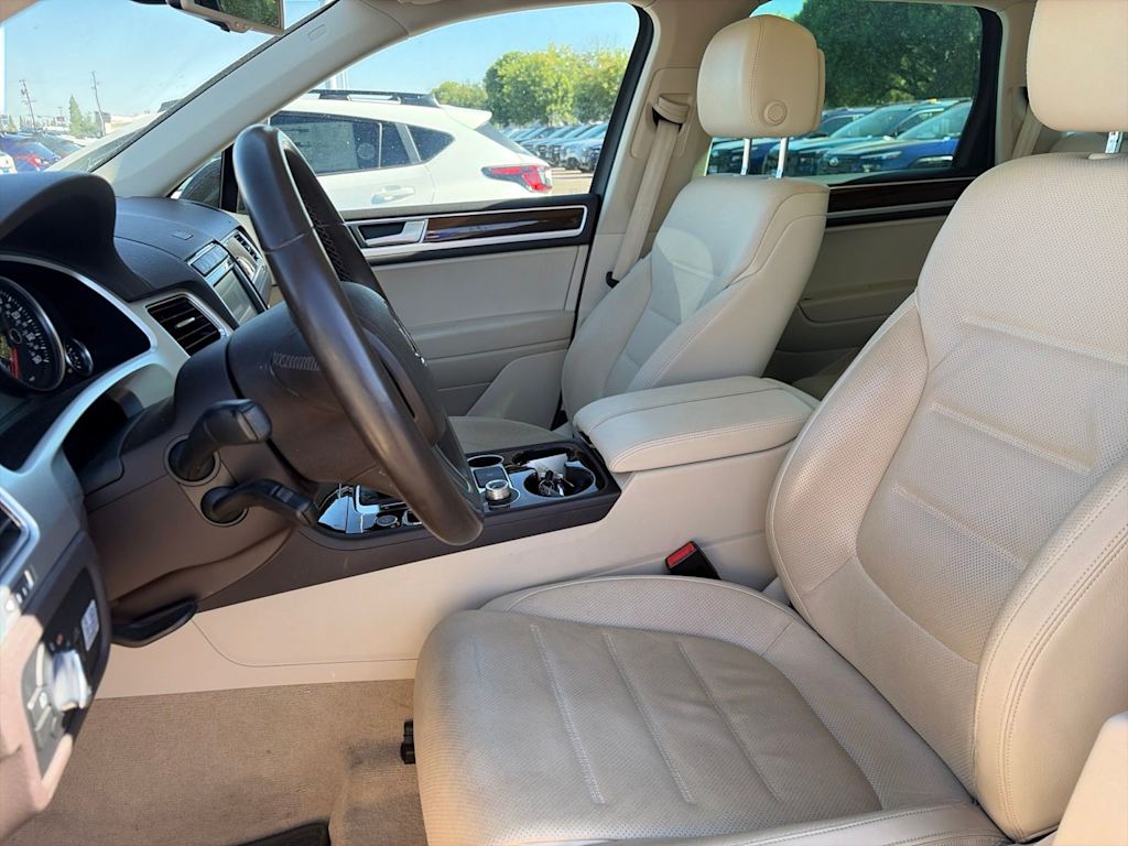 Thumbnail: 2016 Volkswagen Touareg - 8