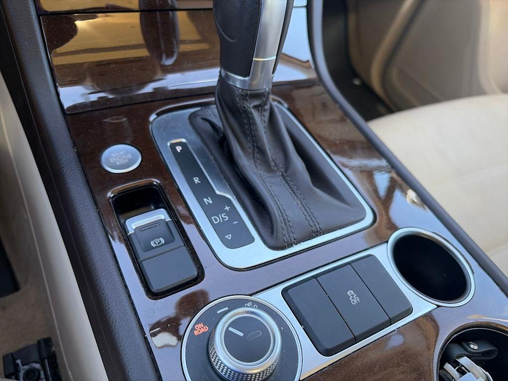 Thumbnail: 2016 Volkswagen Touareg - 11