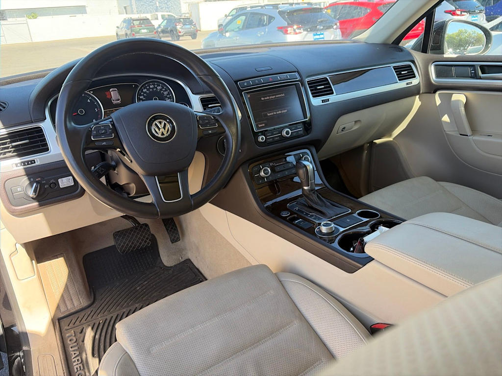 Thumbnail: 2016 Volkswagen Touareg - 2