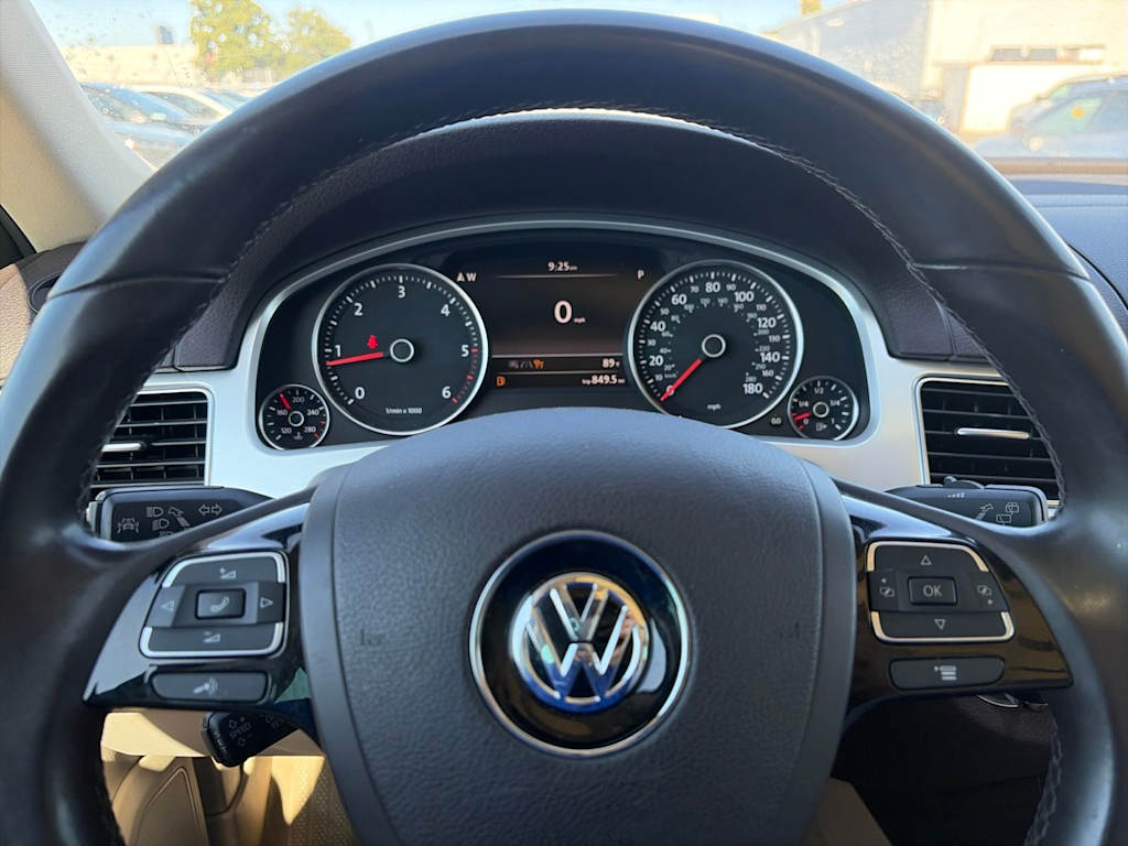 Thumbnail: 2016 Volkswagen Touareg - 33