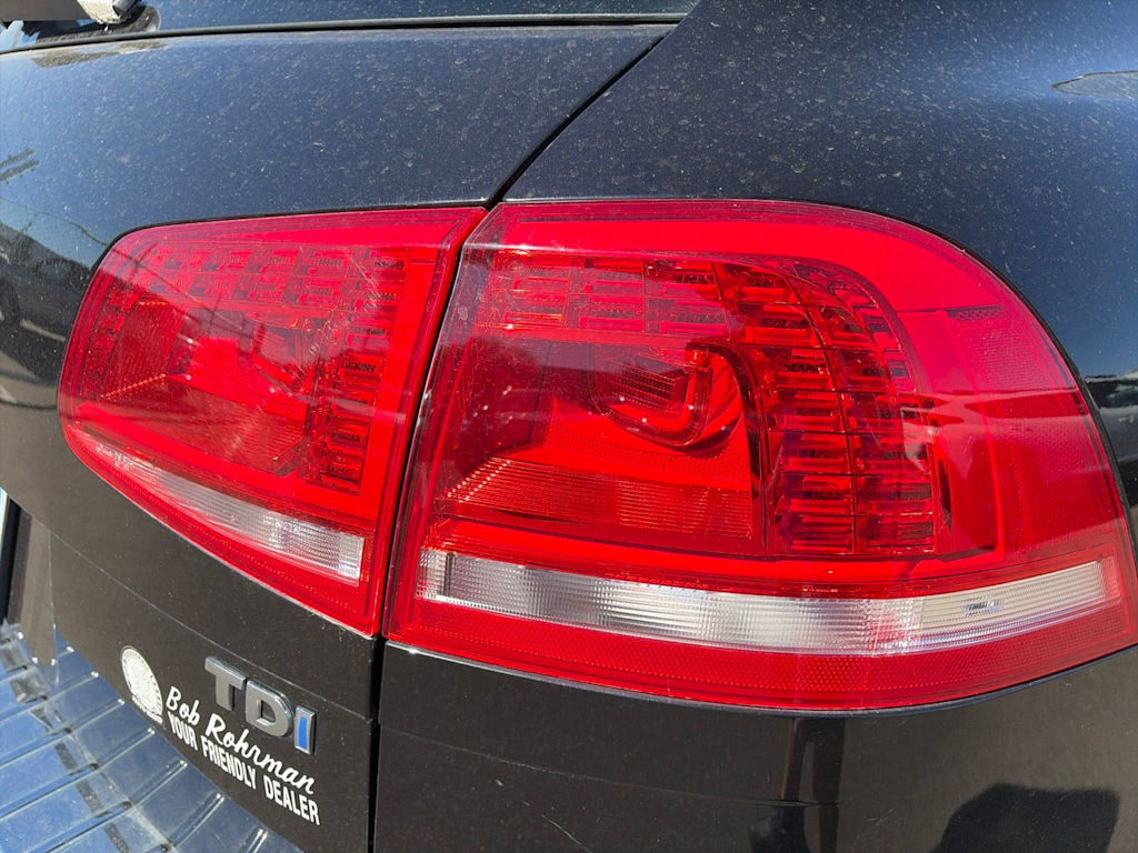 Thumbnail: 2016 Volkswagen Touareg - 24
