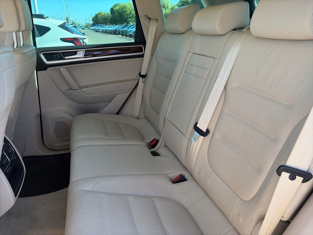 Thumbnail: 2016 Volkswagen Touareg - 30