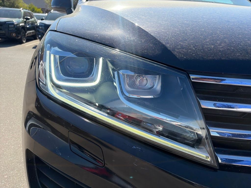 Thumbnail: 2016 Volkswagen Touareg - 20