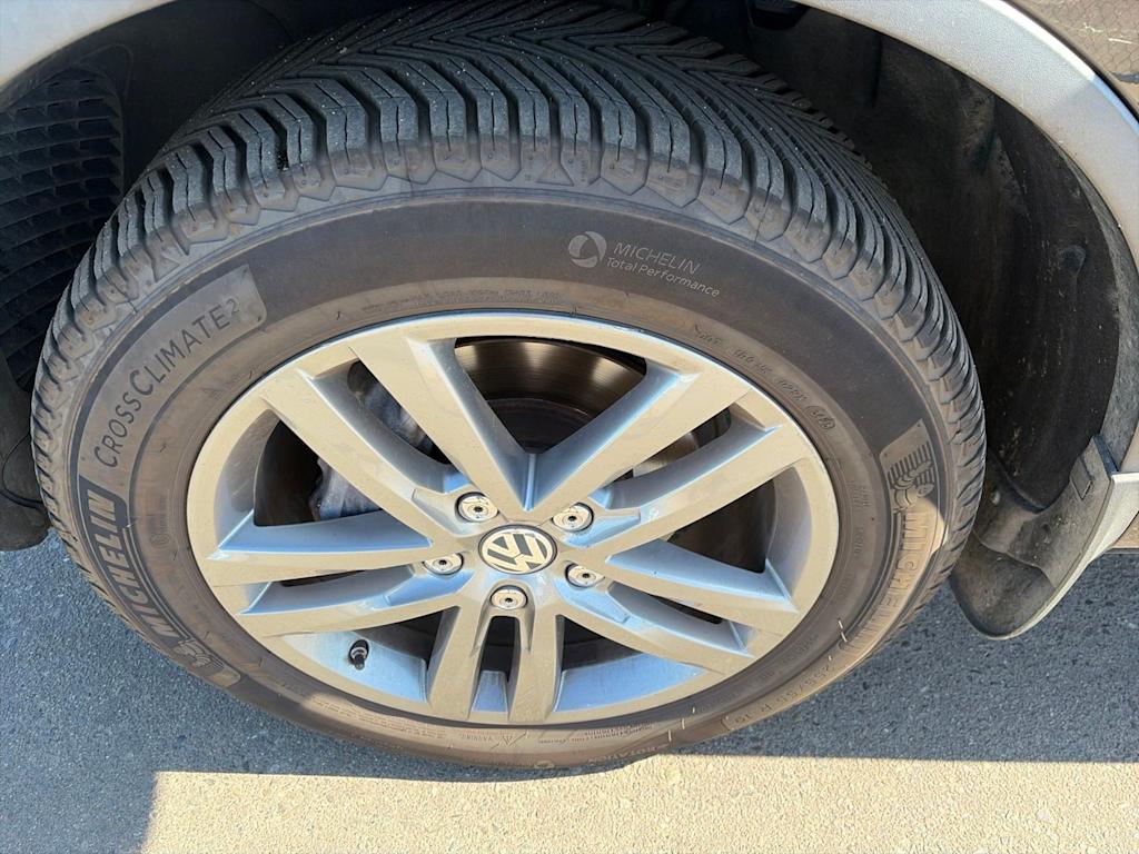 Thumbnail: 2016 Volkswagen Touareg - 6