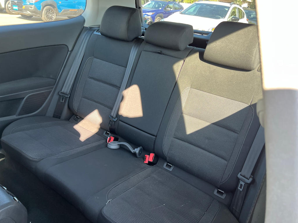 Thumbnail: 2012 Volkswagen Golf - 12