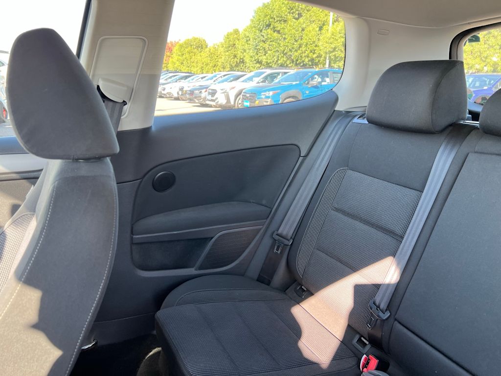 Thumbnail: 2012 Volkswagen Golf - 25