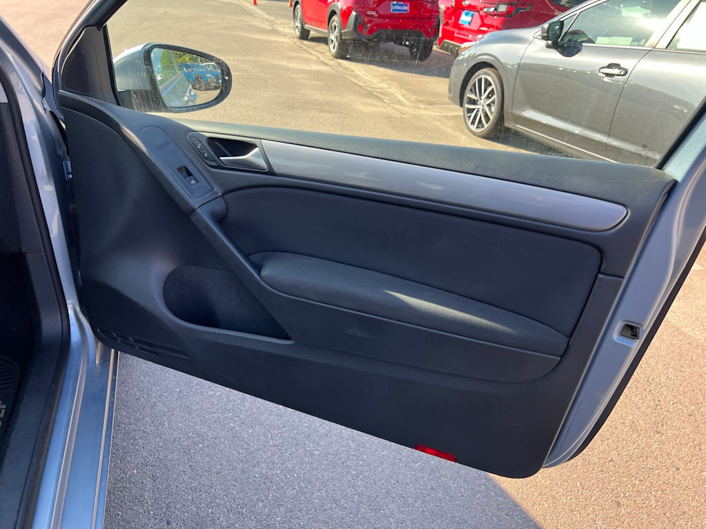 Thumbnail: 2012 Volkswagen Golf - 32