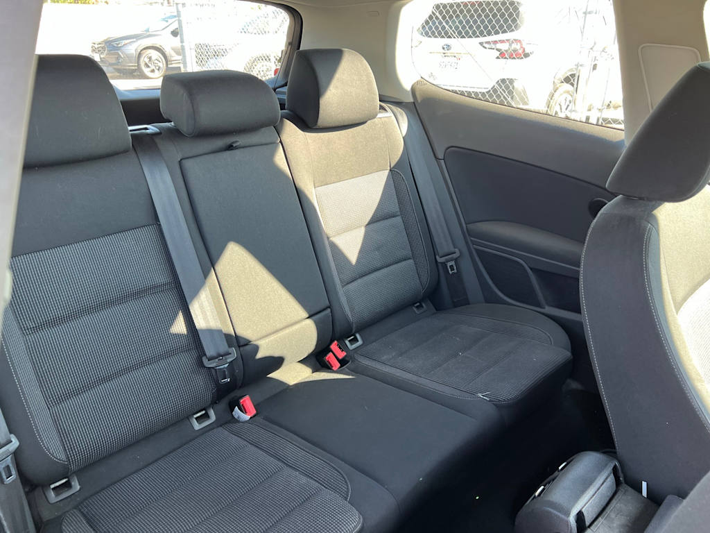 Thumbnail: 2012 Volkswagen Golf - 28