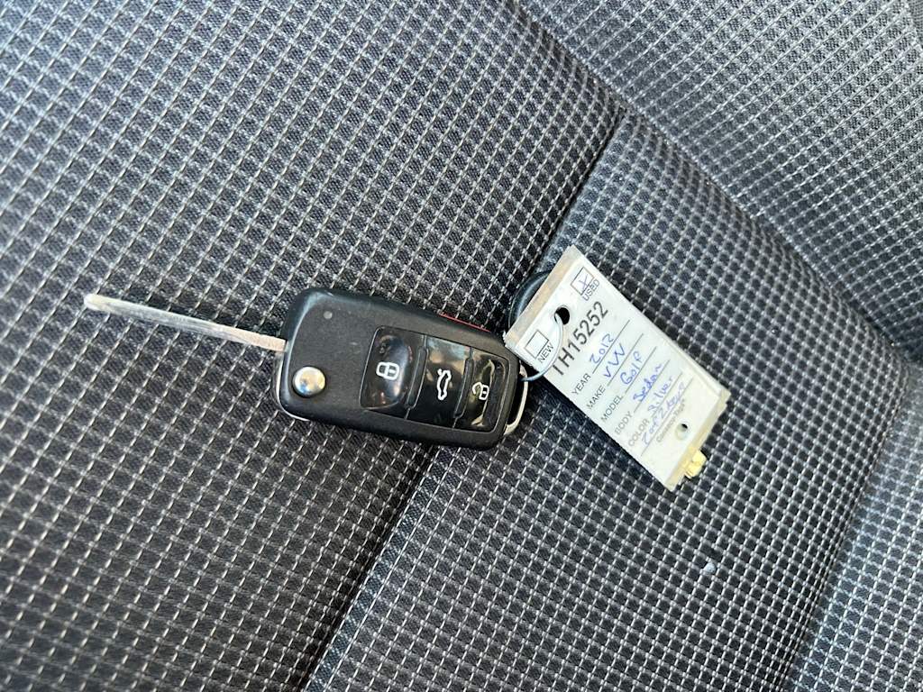 Thumbnail: 2012 Volkswagen Golf - 17