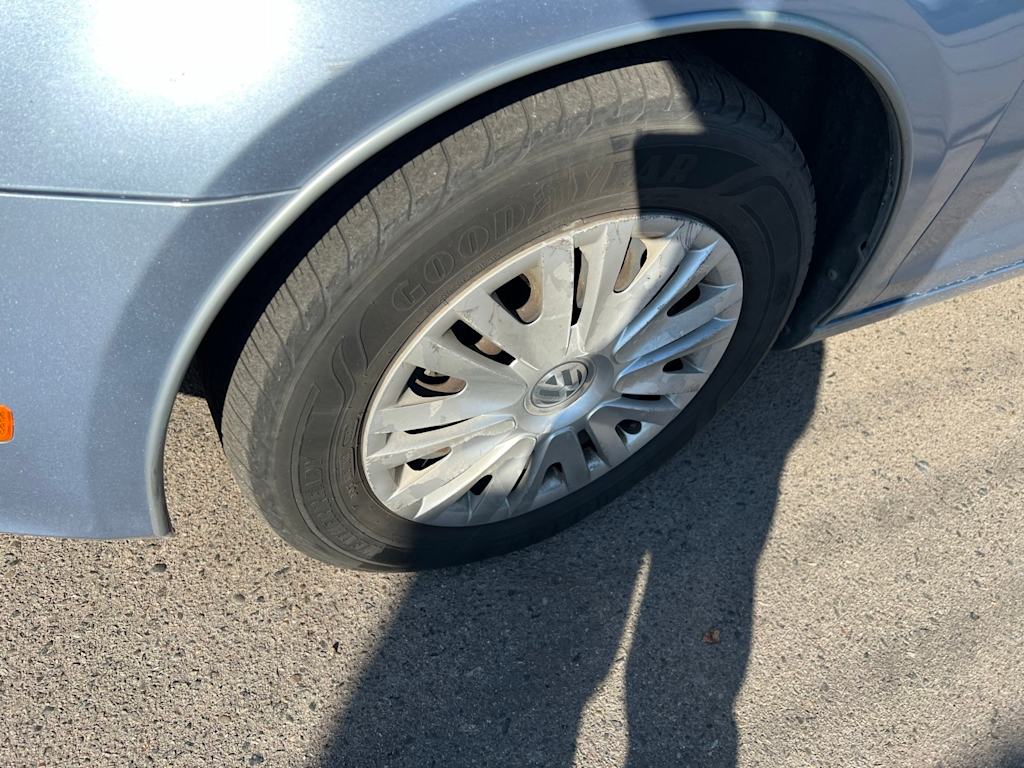 Thumbnail: 2012 Volkswagen Golf - 8