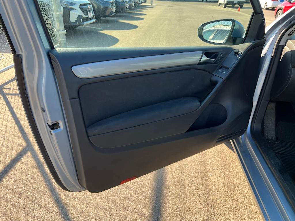 Thumbnail: 2012 Volkswagen Golf - 23