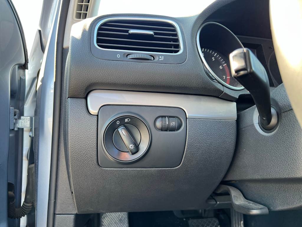 Thumbnail: 2012 Volkswagen Golf - 33