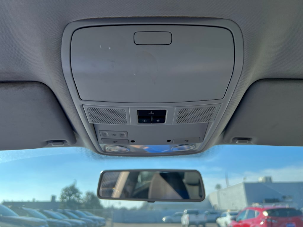 Thumbnail: 2012 Volkswagen Golf - 34