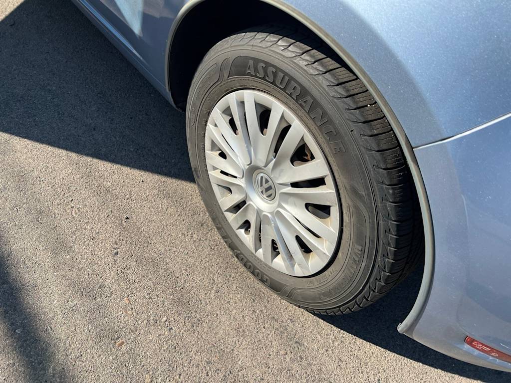 Thumbnail: 2012 Volkswagen Golf - 24