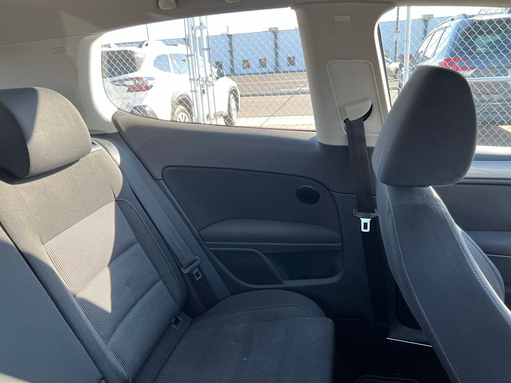 Thumbnail: 2012 Volkswagen Golf - 29