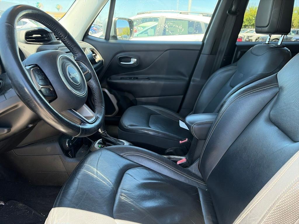 Thumbnail: 2016 Jeep Renegade - 9