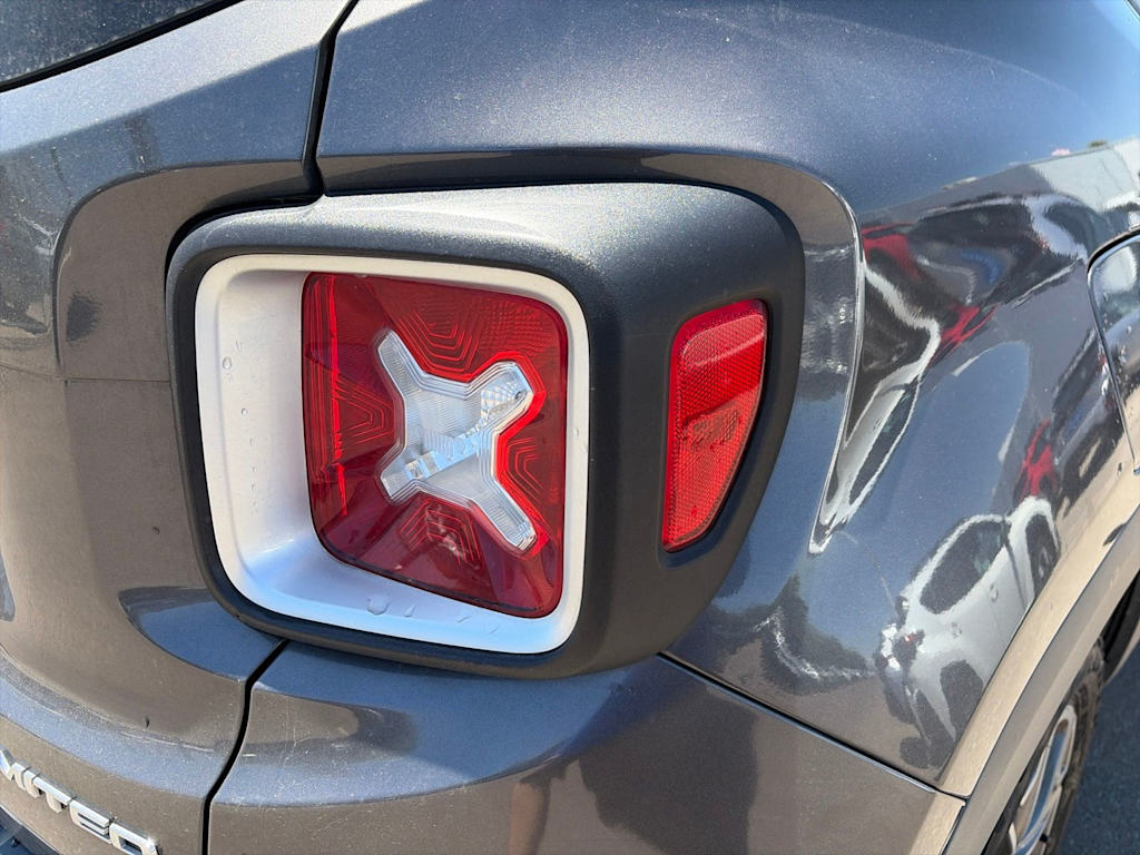 Thumbnail: 2016 Jeep Renegade - 18