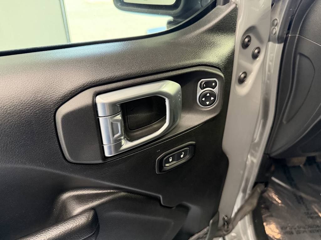Thumbnail: 2022 Jeep Wrangler - 18