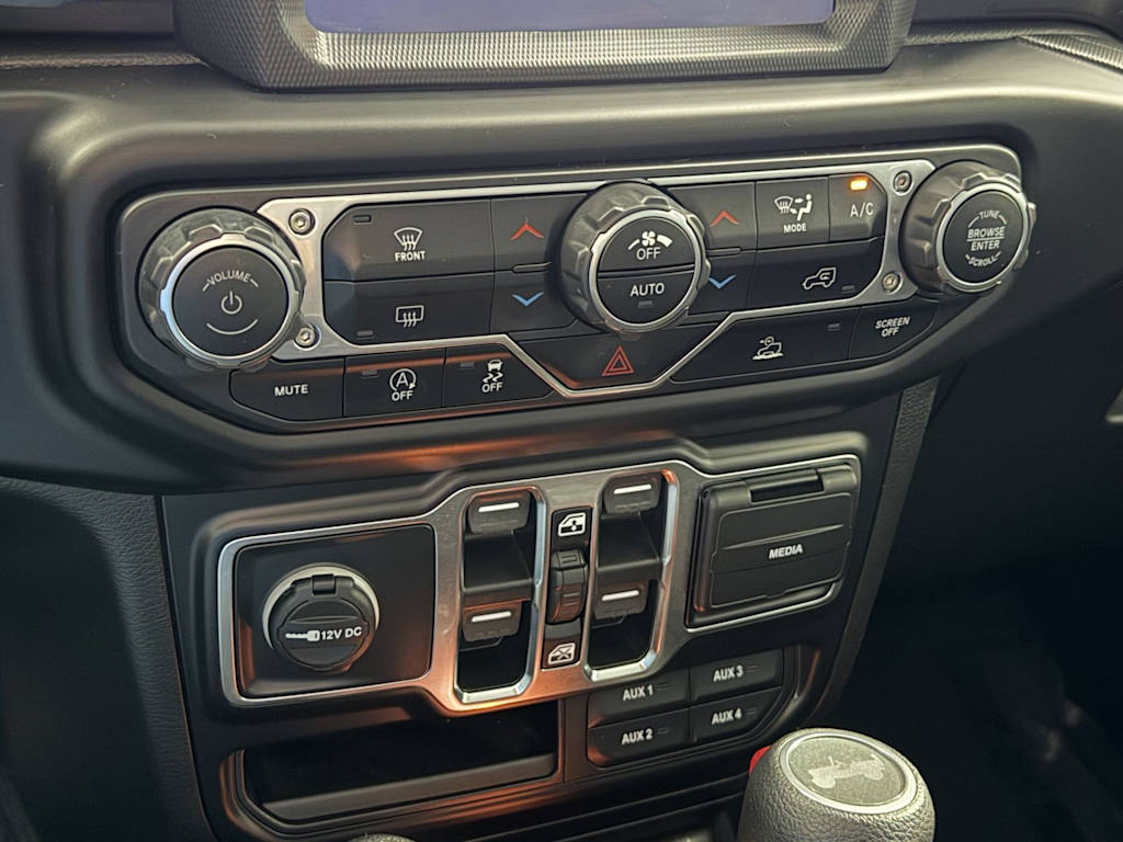 Thumbnail: 2022 Jeep Wrangler - 22