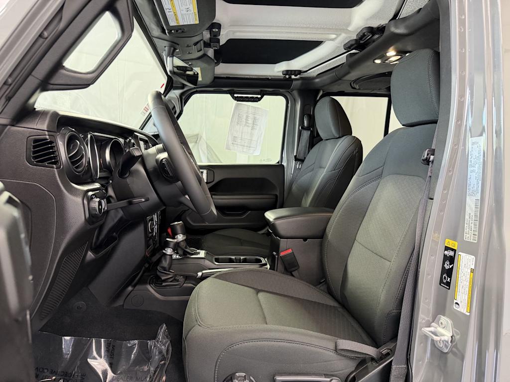 Thumbnail: 2022 Jeep Wrangler - 9